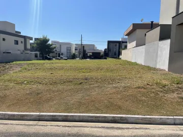 Lote de terreno no condomínio Aruanã