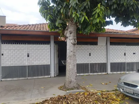 Maravilhosa Casa com 3 Quartos e 3 banheiros à Venda, 205 m²