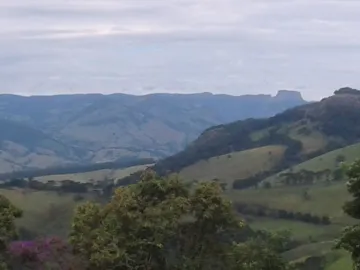 SITIO MARAVILHOSO EM PARAISÓPOLIS 13 ALQUEIRES DE ABSOLUTA TRANQUILIDADE COM VISTA PARA A PEDRA DO BAU.