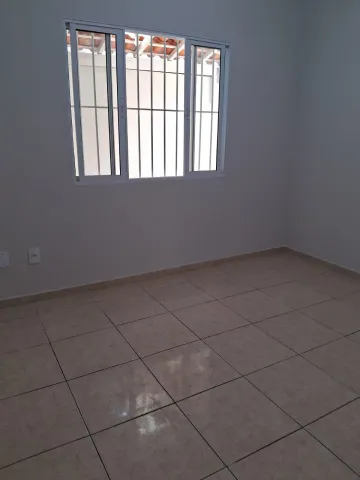 Oportunidade - Casa - Jardim Satélite - 3 Dormitórios - 78m².   Uma oportunidade imperdível para viver com conforto e praticidade! casa de 78m² está estrategicamente localizada próximo a comércios, escolas, shoppings, supermercados, lojas de conveniê