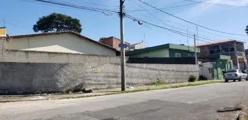 Terreno de esquina e murado em excelente localizao