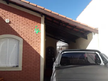 CASA COM 3 DORMITRIOS ,SENDO UMA SUITE E 2 VAGAS DE GARAGEM.