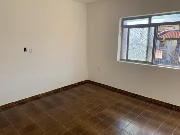 CASA TERREA, OTIMA LOCALIZAÇÃO, 3 DORMITÓRIOS COM UMA SUITE.,